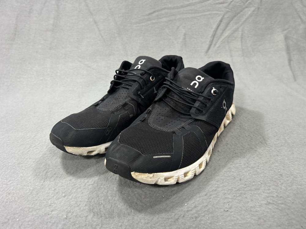 On Cloud Shoes Mens Size 10.5 Black Road Running Cushioned CloudTec Sneaker
